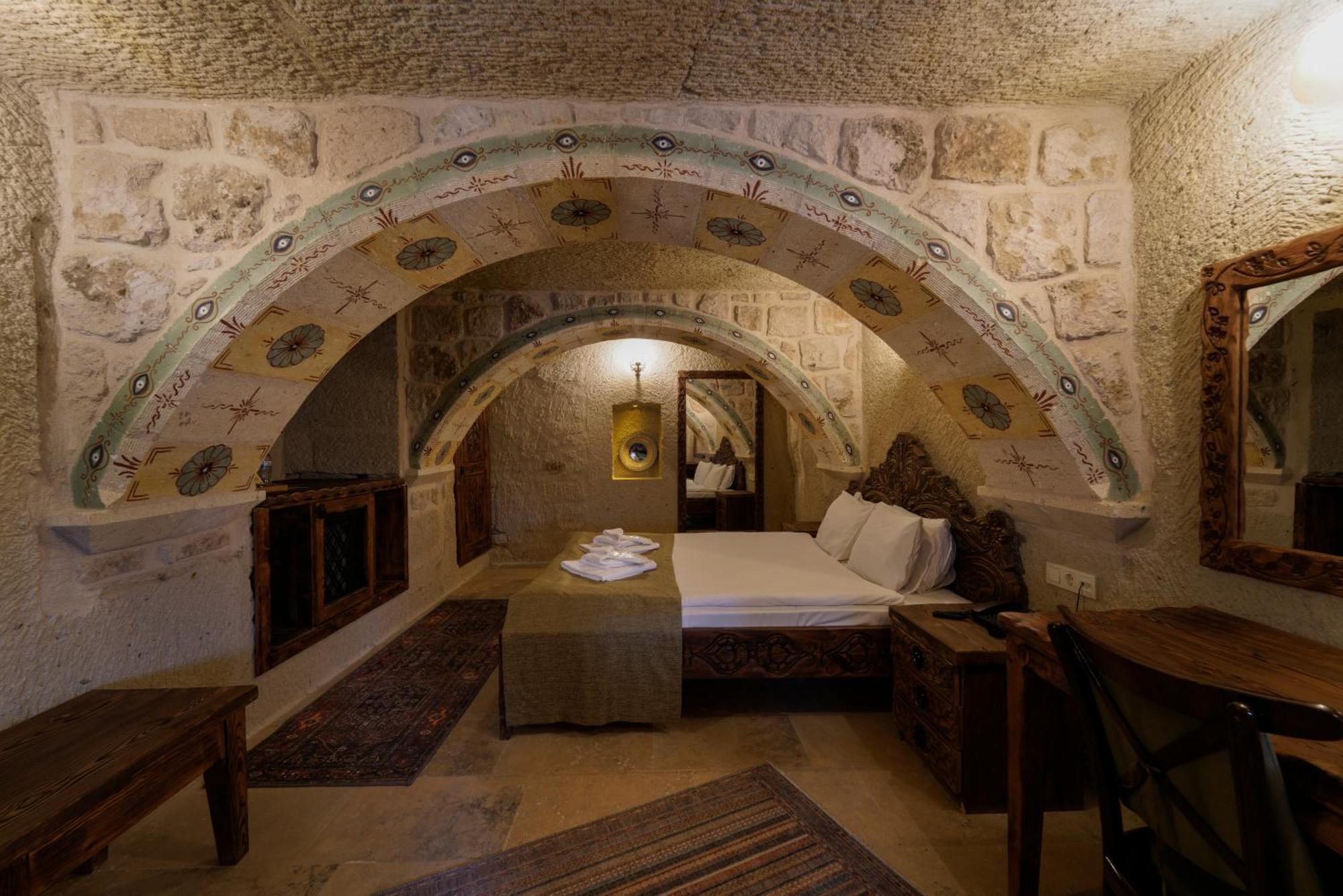 Capp Royal Cave Hotel أوروغوبْ المظهر الخارجي الصورة