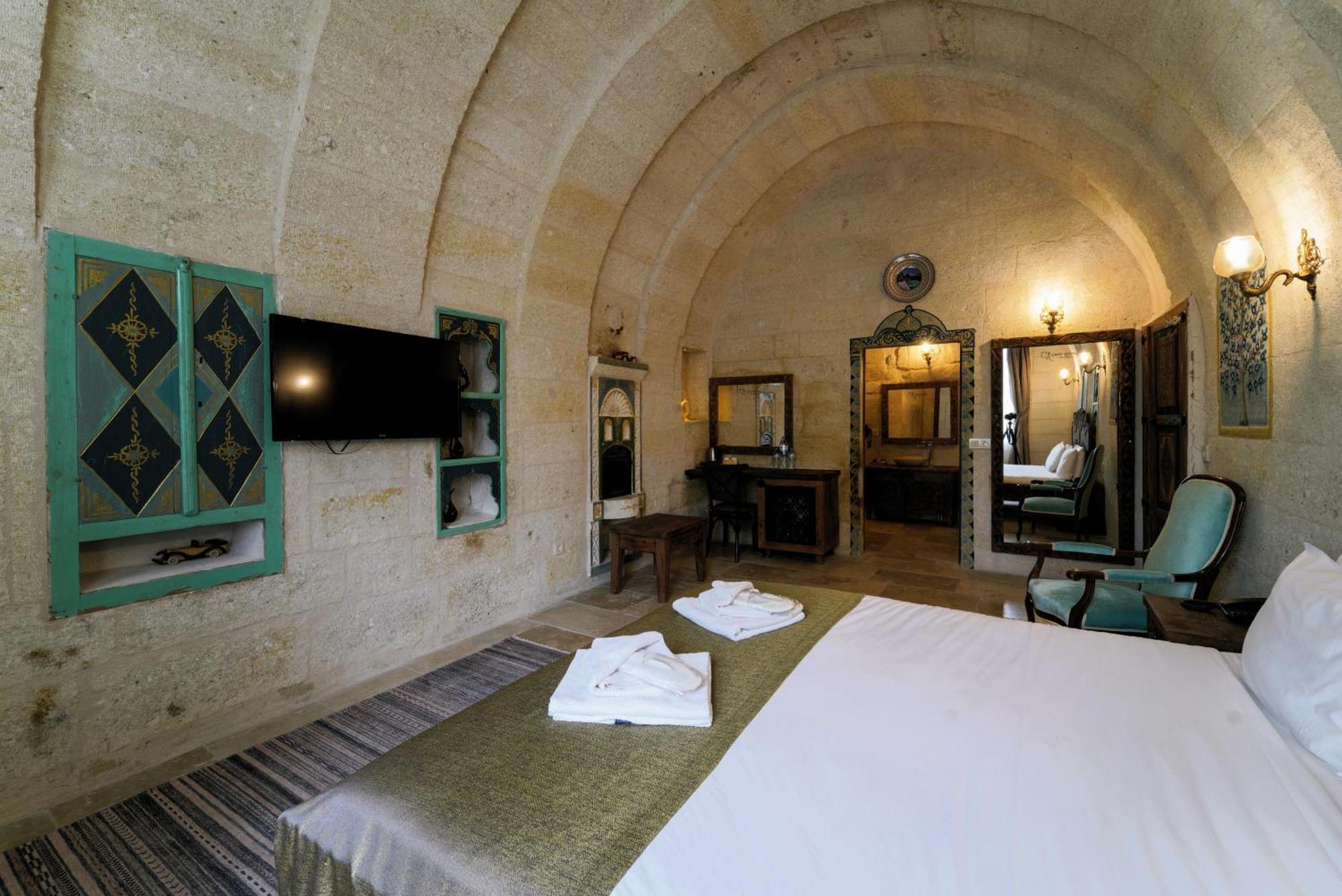 Capp Royal Cave Hotel أوروغوبْ المظهر الخارجي الصورة