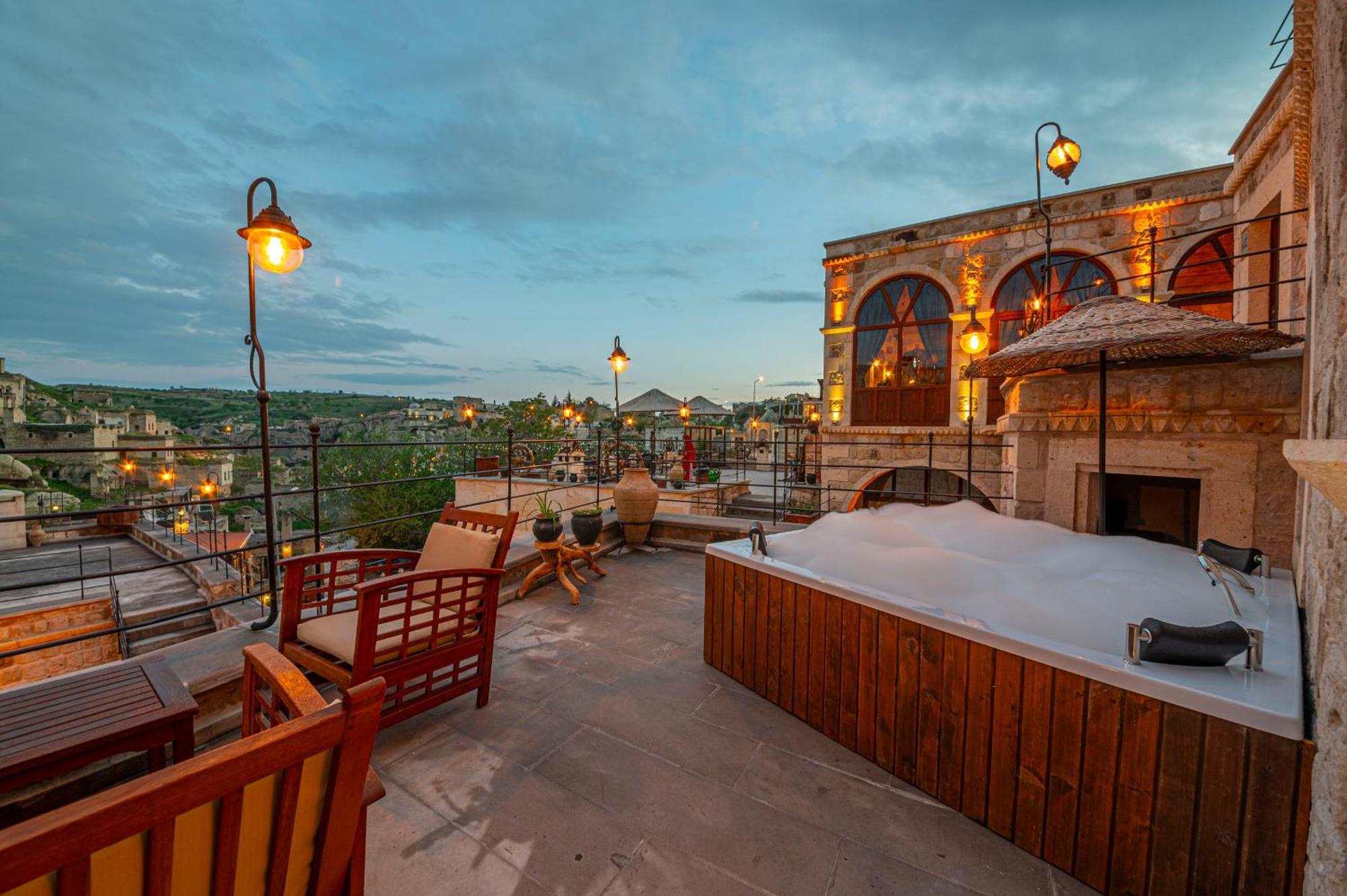 Capp Royal Cave Hotel أوروغوبْ المظهر الخارجي الصورة