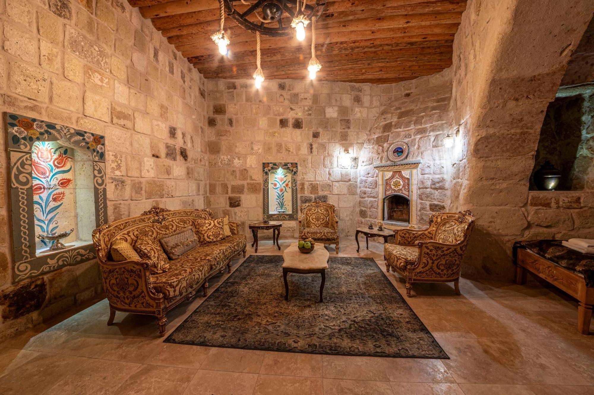 Capp Royal Cave Hotel أوروغوبْ المظهر الخارجي الصورة