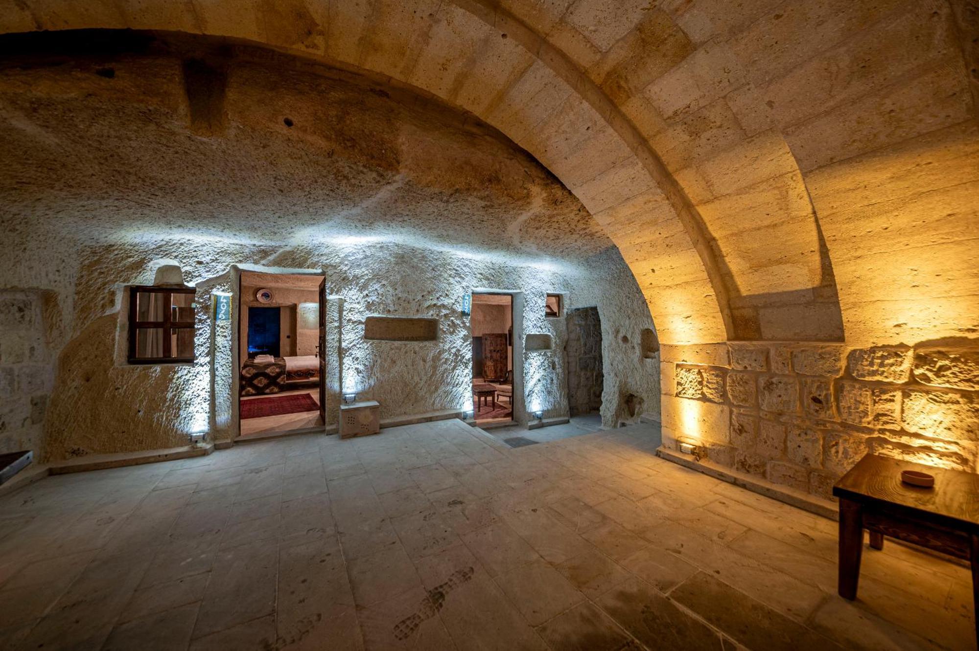 Capp Royal Cave Hotel أوروغوبْ المظهر الخارجي الصورة
