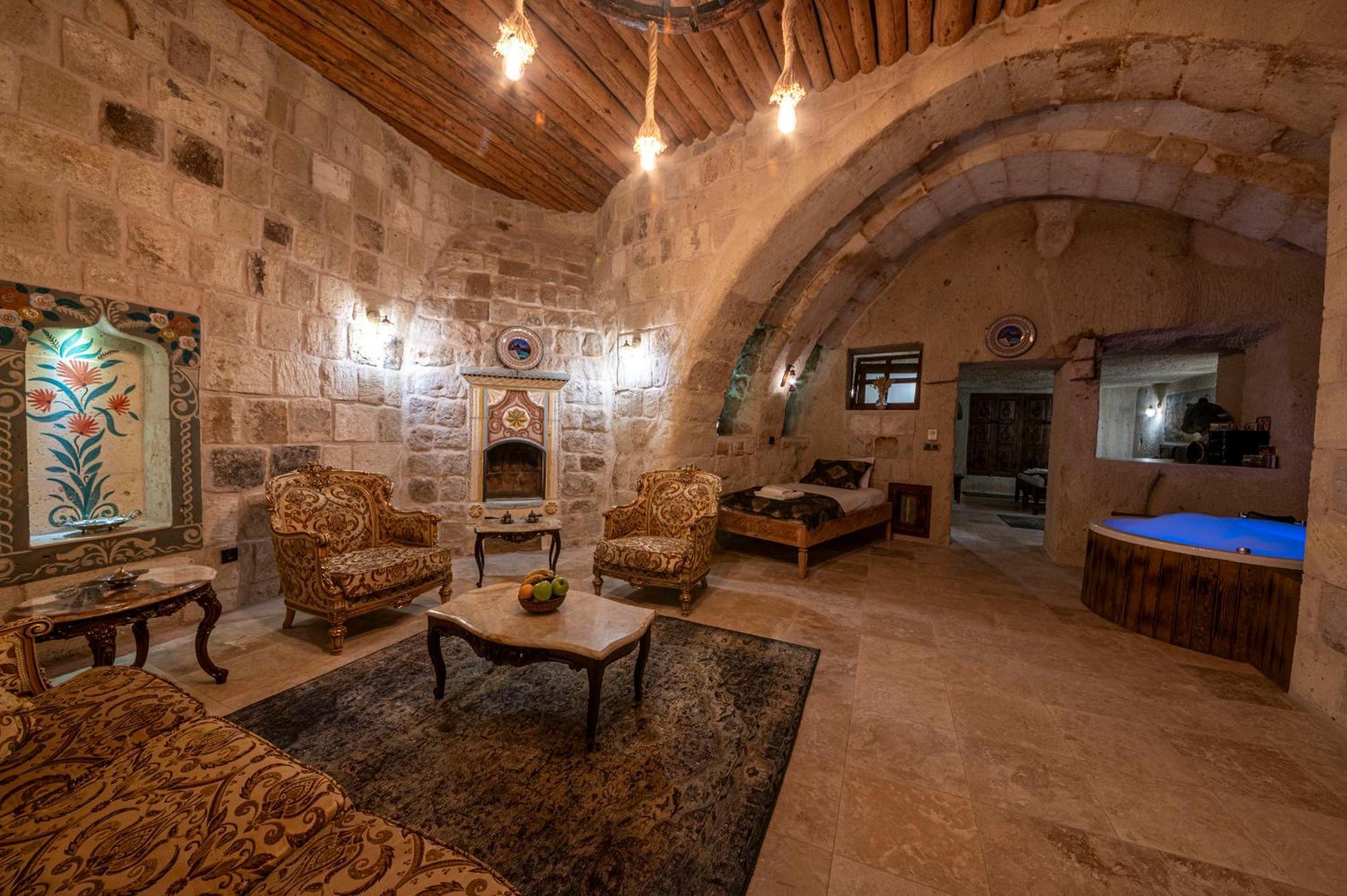 Capp Royal Cave Hotel أوروغوبْ المظهر الخارجي الصورة
