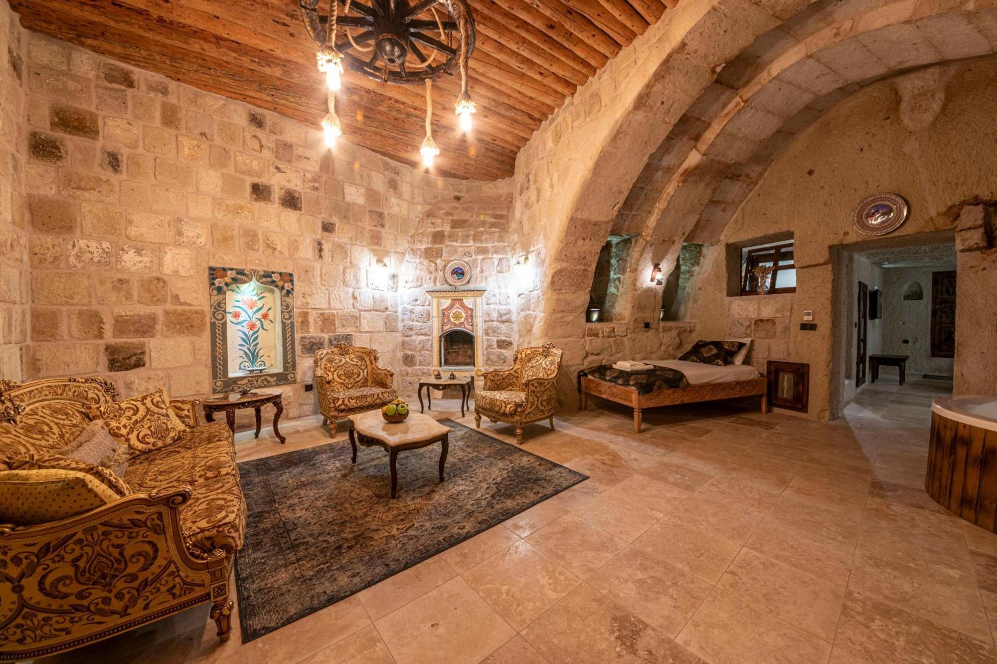 Capp Royal Cave Hotel أوروغوبْ المظهر الخارجي الصورة