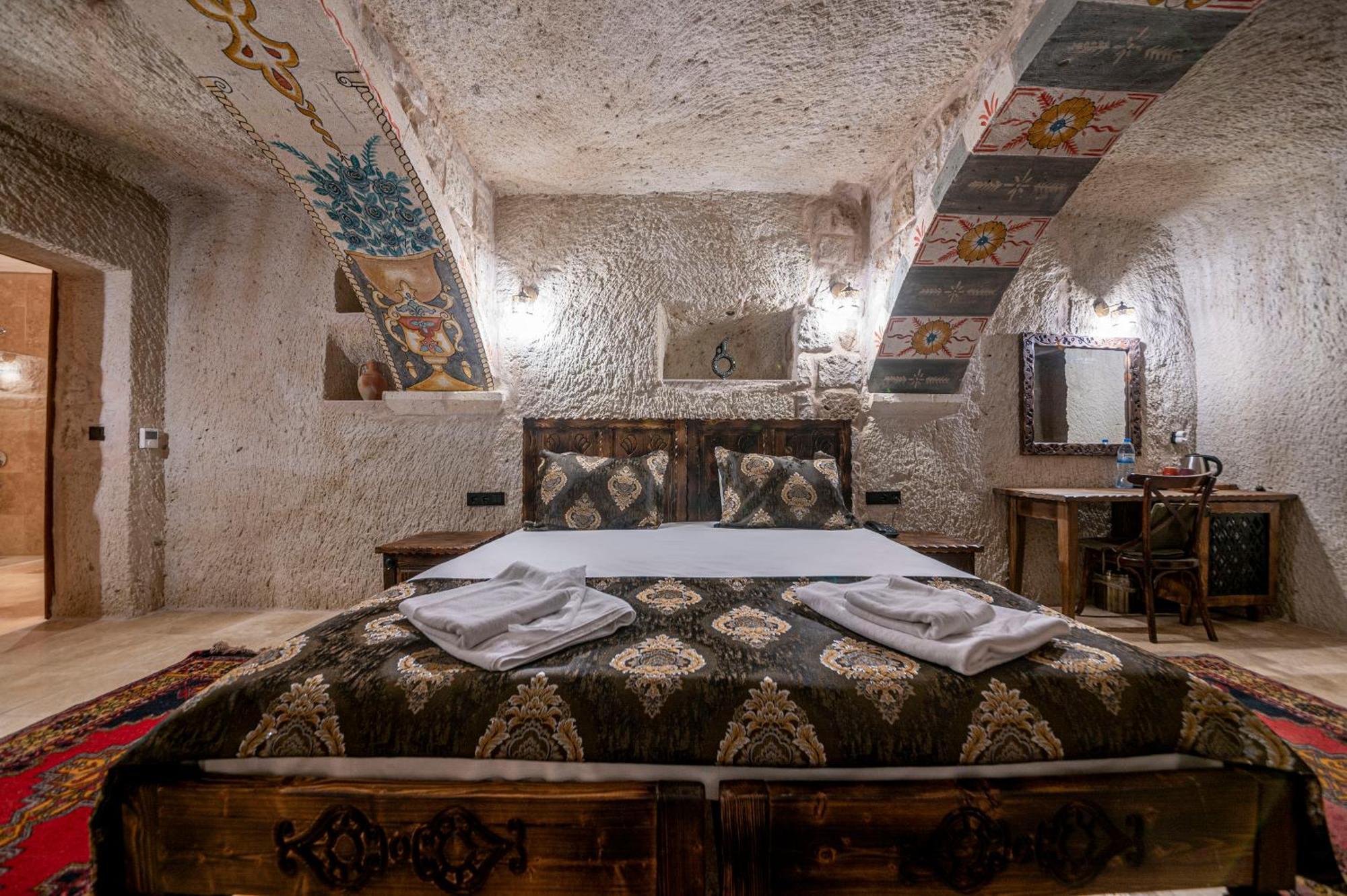 Capp Royal Cave Hotel أوروغوبْ المظهر الخارجي الصورة